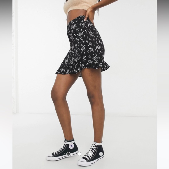 BNWT Ruffle Floral Mini Skirt - Picture 1 of 4